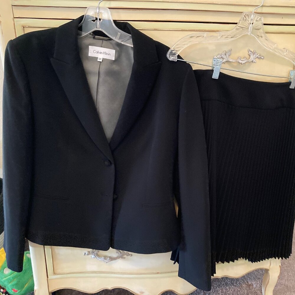 Calvin Klein 2Piece Suit, Jacket and Pleated Skirt, Black, Size 10P